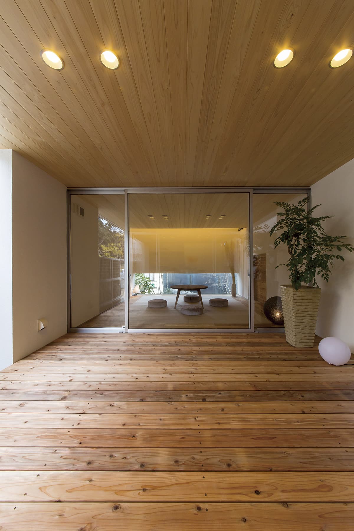 ウッドデッキからつながる和室