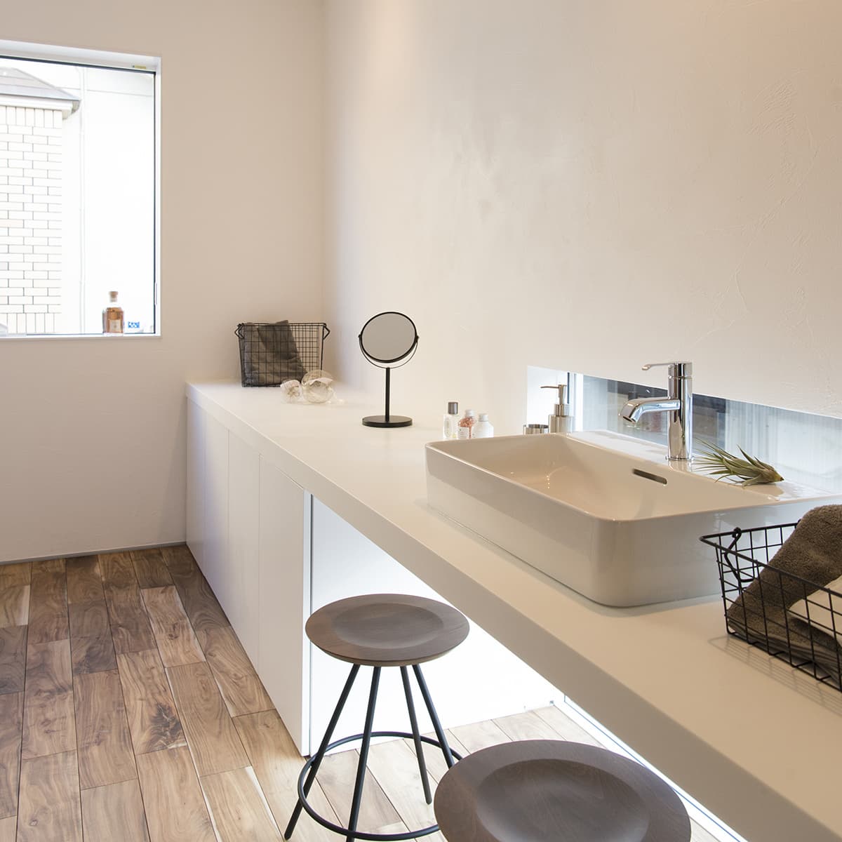 清潔感のある白で統一された洗面