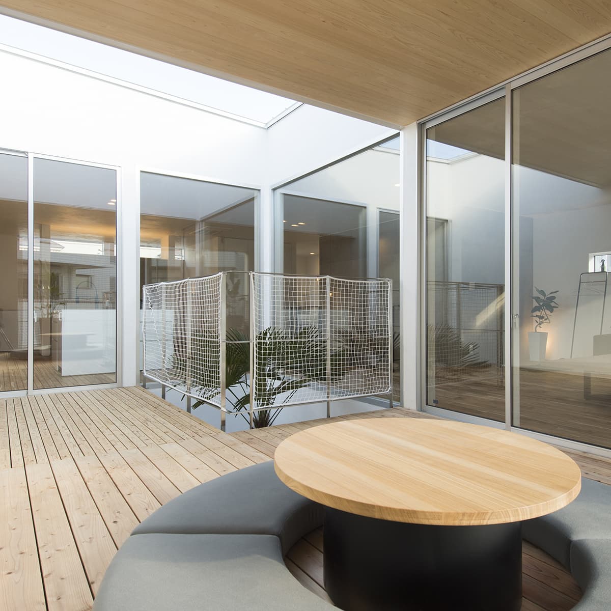 二階にある広いバルコニースペース